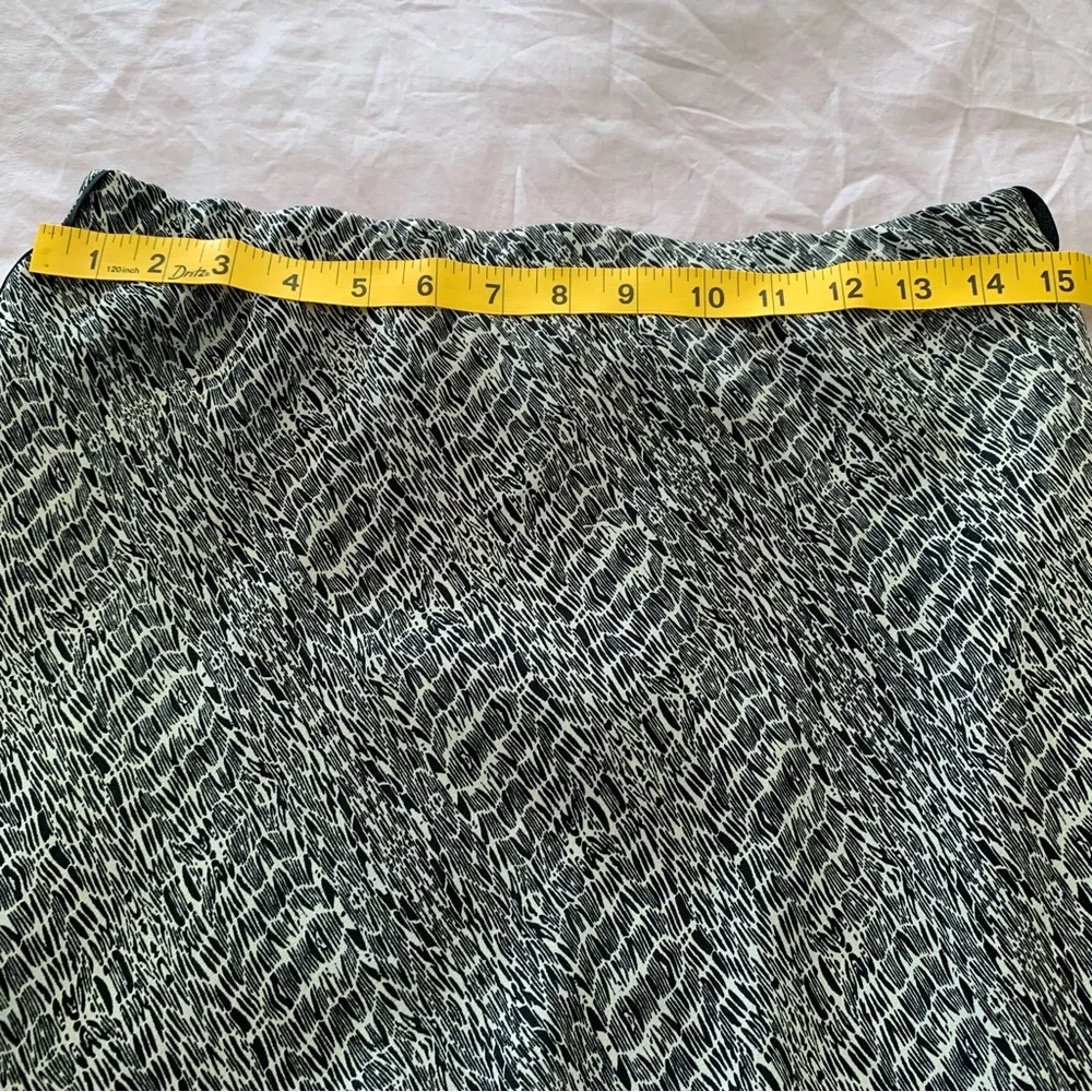 Worthington Black‎ and White  Textured Flowy A-Line Skirt Size 10  Office Church